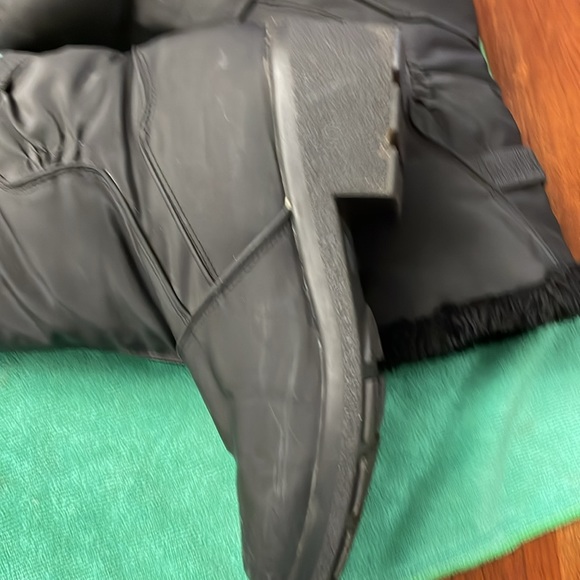 London Fog black size 10 lined with black fur zipper opening 8 inches tall boot - Picture 3 of 8